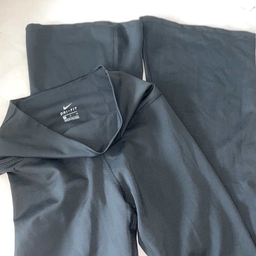 NIKE flare leggings (yoga pants)
